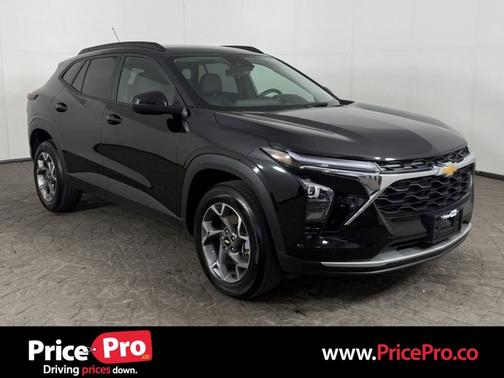 Mosaic Black Metallic 2025 Chevrolet Trax LT