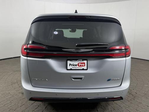 2023 Chrysler Pacifica Hybrid Limited