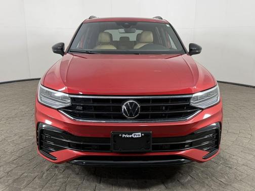 Kings Red Metallic 2024 Volkswagen Tiguan 2.0T SE R-Line Black 4MOTION