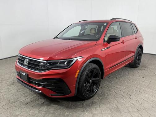 Kings Red Metallic 2024 Volkswagen Tiguan 2.0T SE R-Line Black 4MOTION