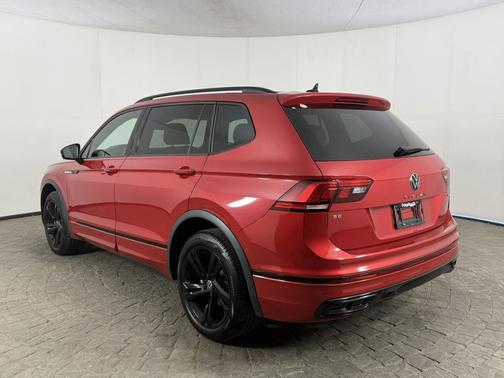 Kings Red Metallic 2024 Volkswagen Tiguan 2.0T SE R-Line Black 4MOTION