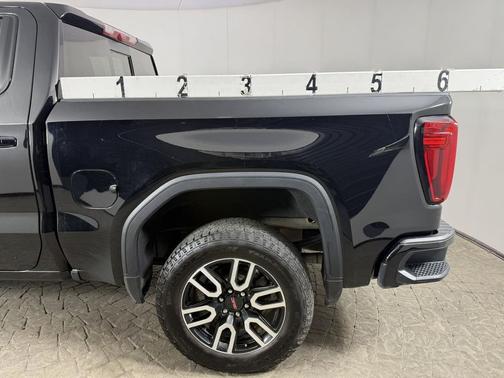 Onyx Black 2025 GMC Sierra 1500 AT4