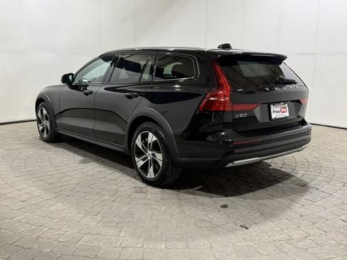2025 Volvo V60 Cross Country B5 AWD Plus