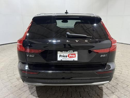 2025 Volvo V60 Cross Country B5 AWD Plus