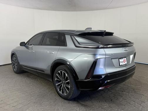 Argent Silver Metallic 2024 Cadillac LYRIQ Sport