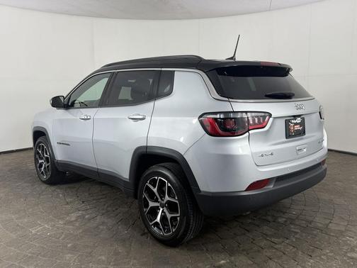 Silver Zynith Metallic Clearcoat 2025 Jeep Compass Limited