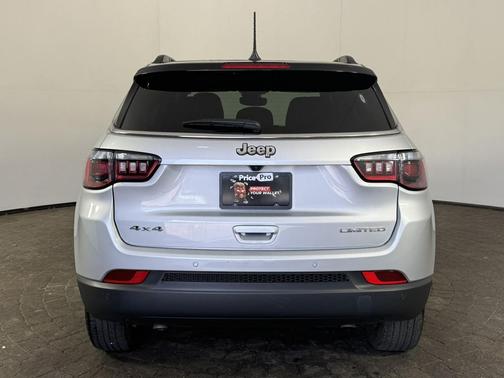 Silver Zynith Metallic Clearcoat 2025 Jeep Compass Limited