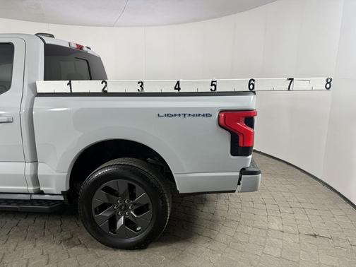 2024 Ford F-150 Lightning LARIAT