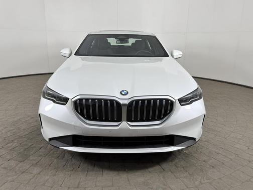 Alpine White 2026 BMW 530 i xDrive