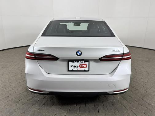 Alpine White 2026 BMW 530 i xDrive