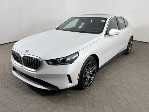 Alpine White 2026 BMW 530 i xDrive