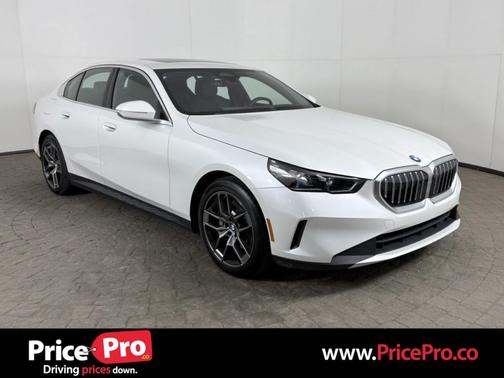Alpine White 2026 BMW 530 i xDrive