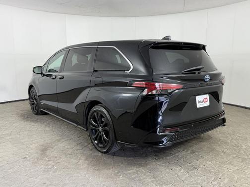 2021 Toyota Sienna XSE 7 Passenger