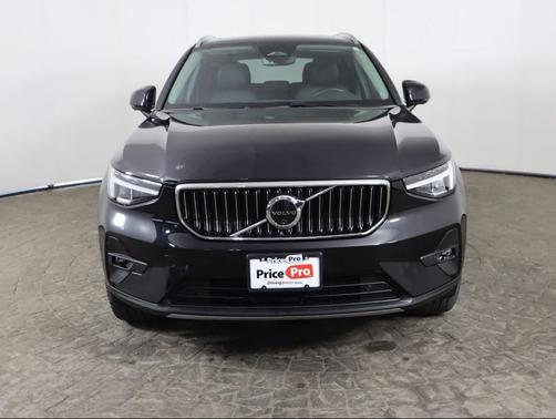 2025 Volvo XC40 B5 Plus Bright Theme