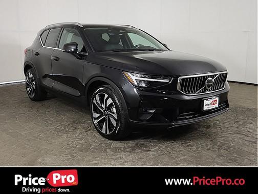 2025 Volvo XC40 B5 Plus Bright Theme