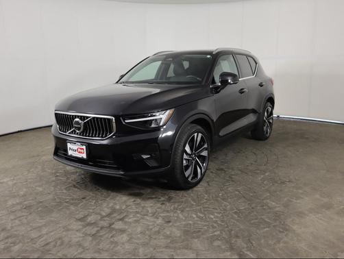2025 Volvo XC40 B5 Plus Bright Theme