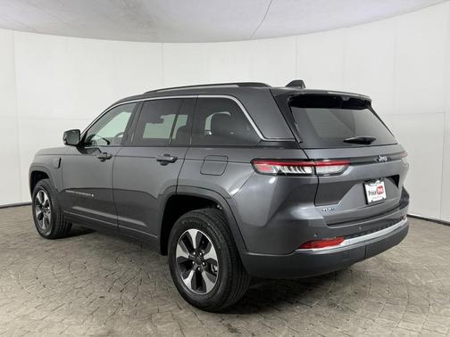 Baltic Gray Metallic Clearcoat 2022 Jeep Grand Cherokee 4xe Base