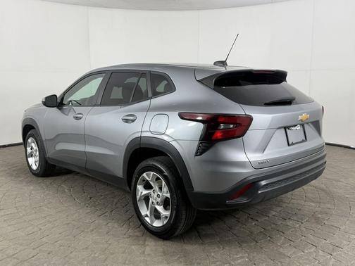 Sterling Gray Metallic 2024 Chevrolet Trax LS
