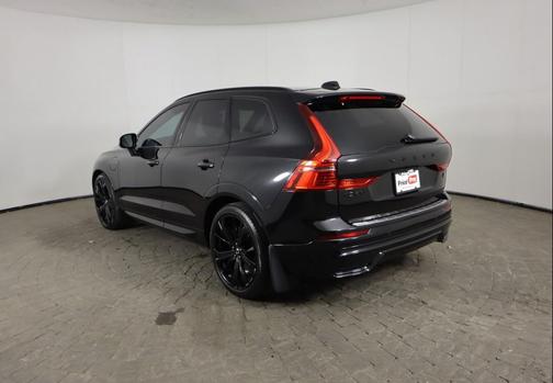 2024 Volvo XC60 Recharge Plug-In Hybrid T8 Ultimate Black Edition