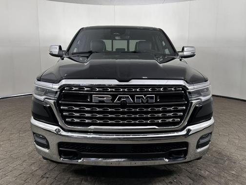 Diamond Black Crystal Pearlcoat 2026 RAM 1500 Limited
