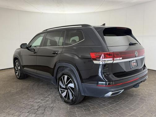 Deep Black Pearl 2025 Volkswagen Atlas 2.0T SE w/Technology 4MOTION
