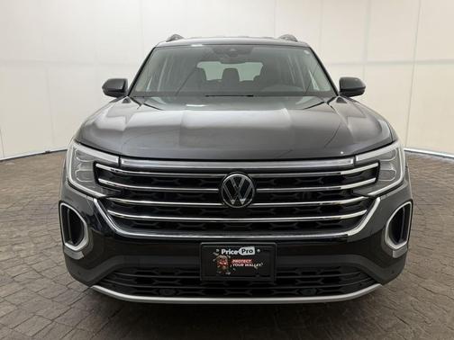 Deep Black Pearl 2025 Volkswagen Atlas 2.0T SE w/Technology 4MOTION