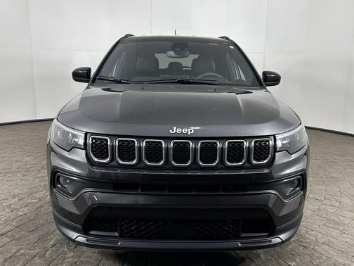 Granite Crystal Metallic Clearcoat 2023 Jeep Compass Latitude Lux