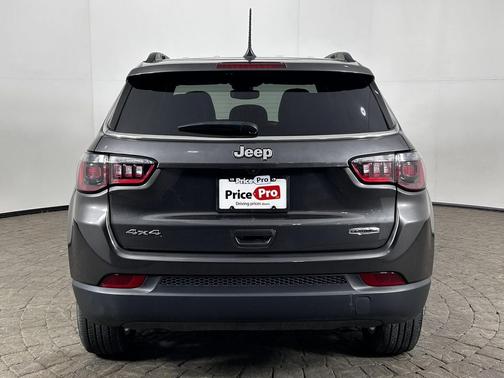 Granite Crystal Metallic Clearcoat 2023 Jeep Compass Latitude Lux
