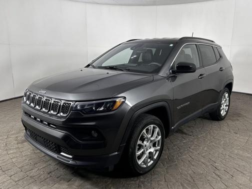 Granite Crystal Metallic Clearcoat 2023 Jeep Compass Latitude Lux