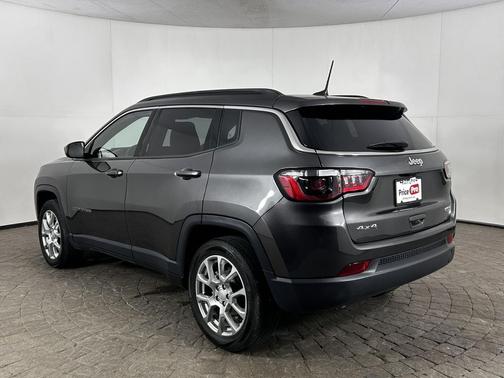 Granite Crystal Metallic Clearcoat 2023 Jeep Compass Latitude Lux