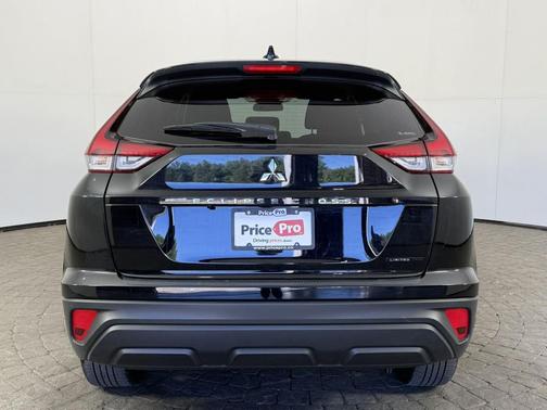 Labrador Black Pearl 2026 Mitsubishi Eclipse Cross LE