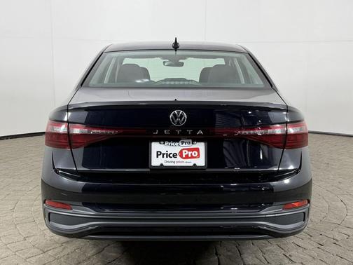 Deep Black Pearl 2025 Volkswagen Jetta 1.4T S