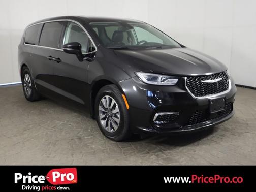 2023 Chrysler Pacifica Hybrid Touring L