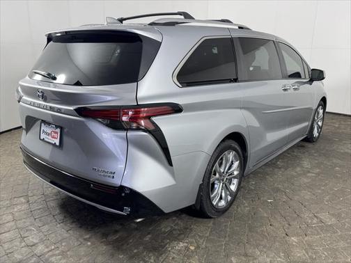 2023 Toyota Sienna Platinum 7 Passenger