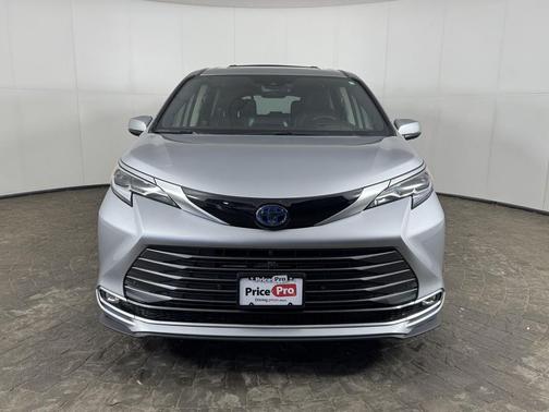 2023 Toyota Sienna Platinum 7 Passenger