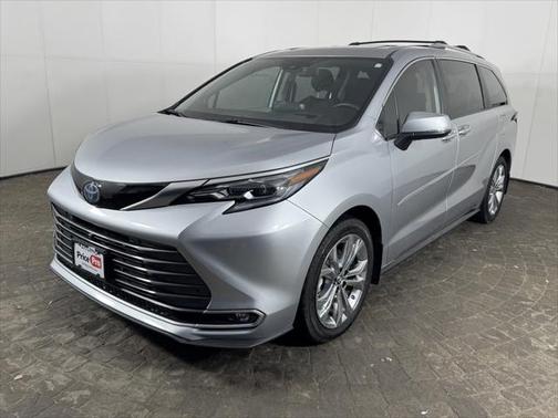 2023 Toyota Sienna Platinum 7 Passenger