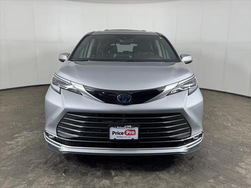 2023 Toyota Sienna Platinum 7 Passenger