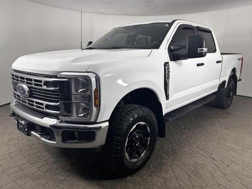 Oxford White 2025 Ford F-350 XLT