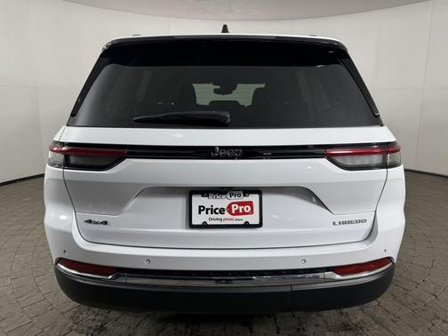 2023 Jeep Grand Cherokee Laredo