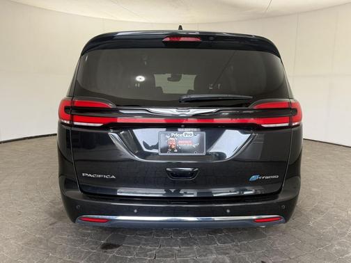 Brilliant Black Crystal Pearlcoat 2023 Chrysler Pacifica Hybrid Touring L