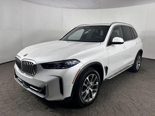 Mineral White Metallic 2026 BMW X5 xDrive40i Sports Activity Vehicle