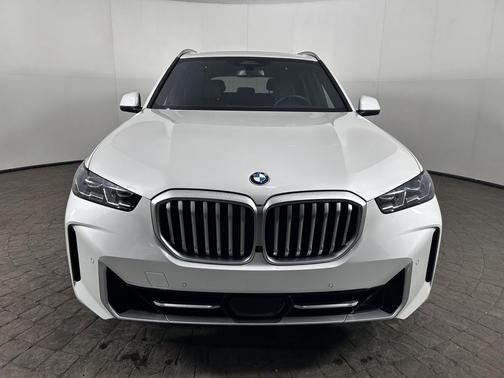 Mineral White Metallic 2026 BMW X5 xDrive40i Sports Activity Vehicle