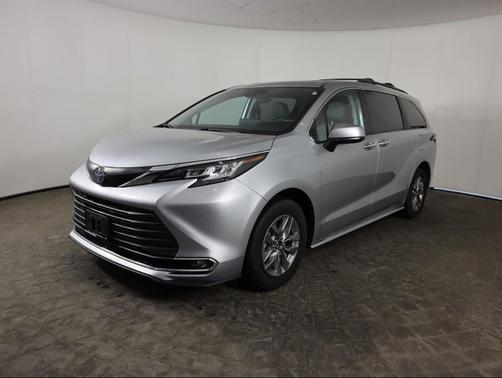 2023 Toyota Sienna XLE 7 Passenger