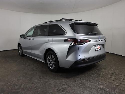2023 Toyota Sienna XLE 7 Passenger