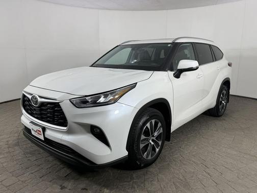 Blizzard Pearl 2021 Toyota Highlander XLE