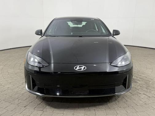 2024 Hyundai IONIQ 6 SE Standard Range