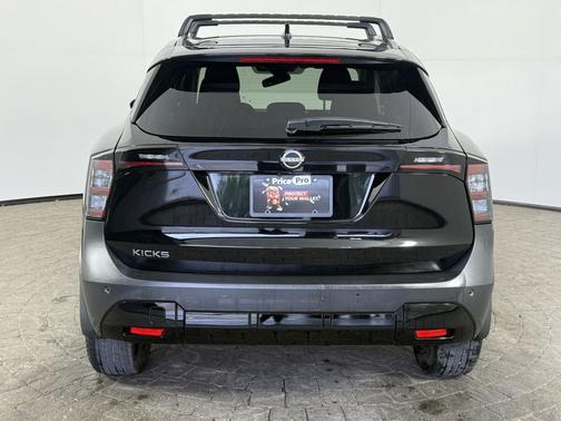 Super Black 2026 Nissan Kicks SV