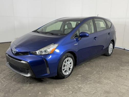 2016 Toyota Prius v Five