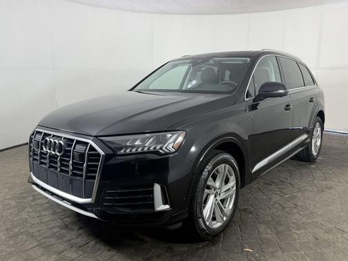 Mythos Black Metallic 2023 Audi Q7 45 Premium Plus