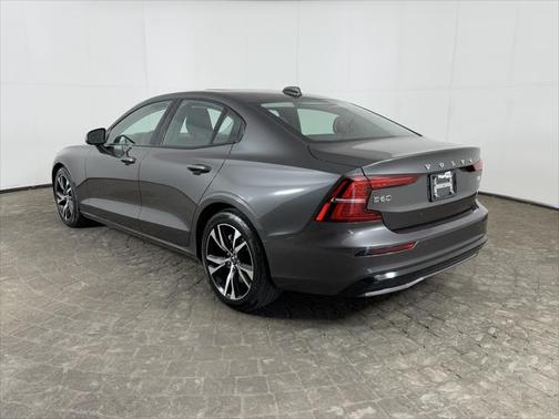 2024 Volvo S60 B5 Core Dark Theme